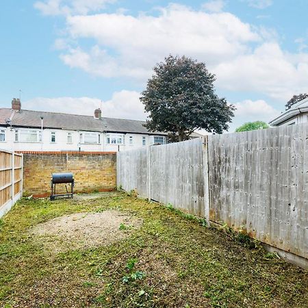 Lovely 2 Bd Hse With Parking Near Excel London Exteriör bild