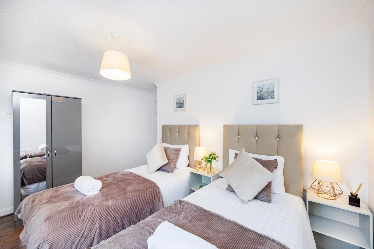 Lovely 2 Bd Hse With Parking Near Excel London Exteriör bild