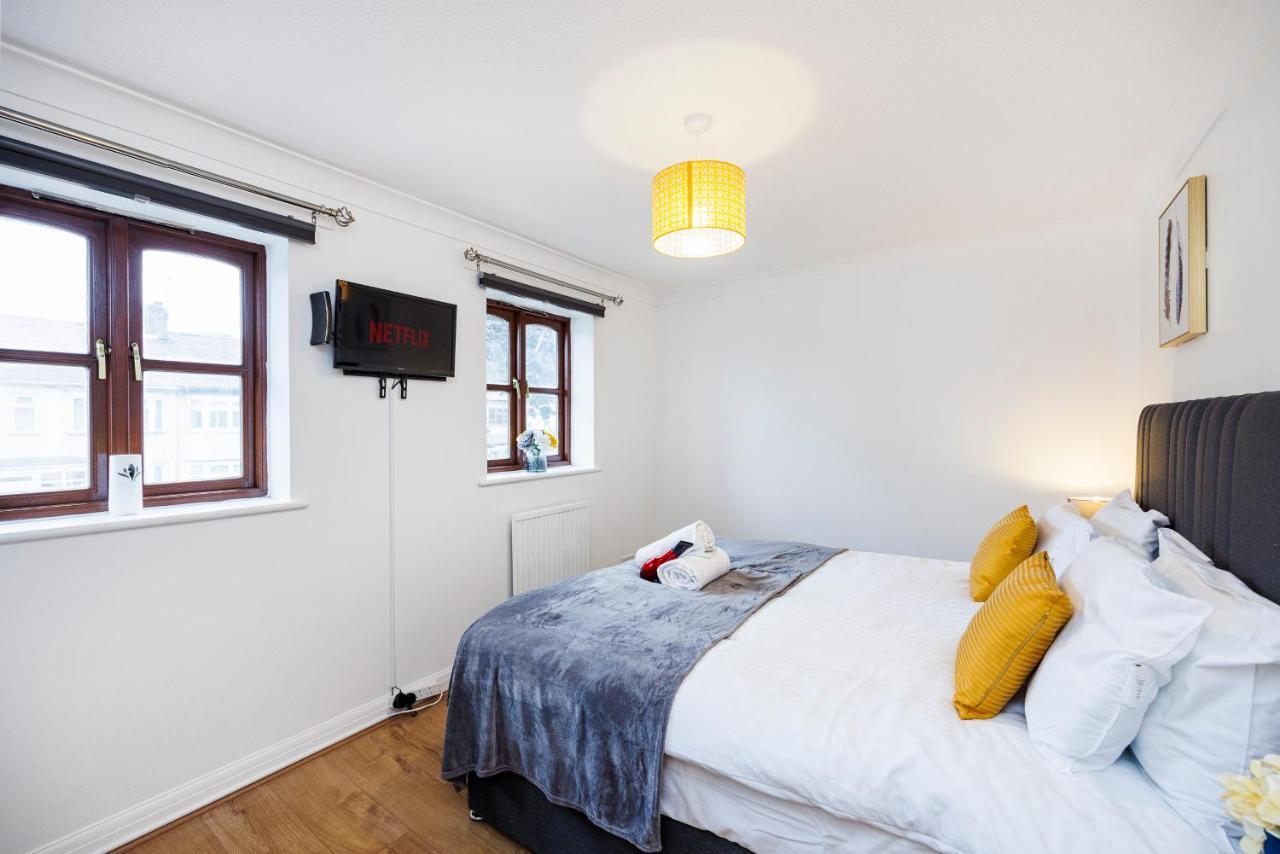 Lovely 2 Bd Hse With Parking Near Excel London Exteriör bild